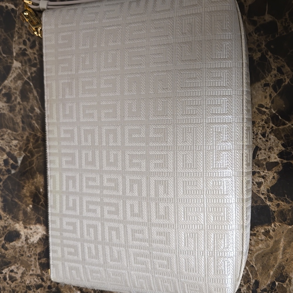 AUTHENTIC Givenchy Textured Cream Pouch with Gold Zipper - Picture 2 of 10